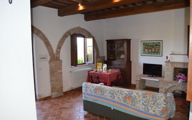 Apartment With Private Garden in Tuscany