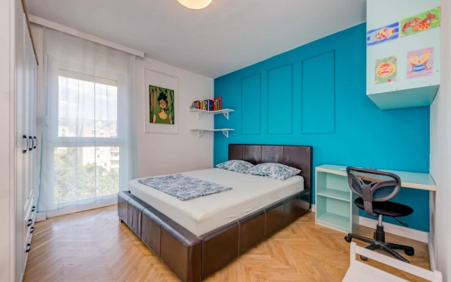 Modern 90 m2 apt With Balcony w the sea View