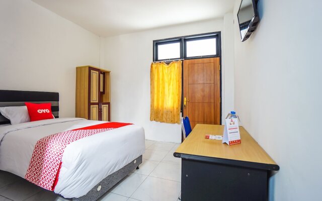 Edward Residence Malalayang by OYO Rooms