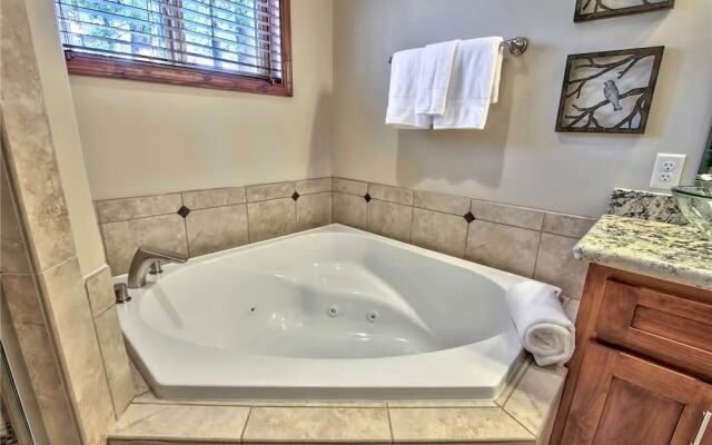 Conifer - 3 Br condo by RedAwning