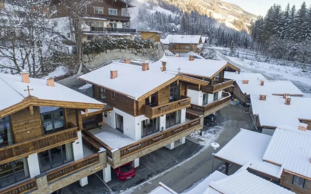 Splendid Chalet in Neukirchen near Wildkogel Ski Arena