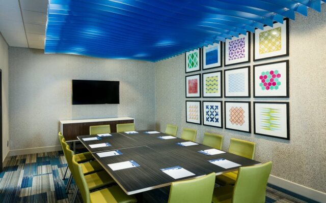 Holiday Inn Express & Suites Medford by IHG