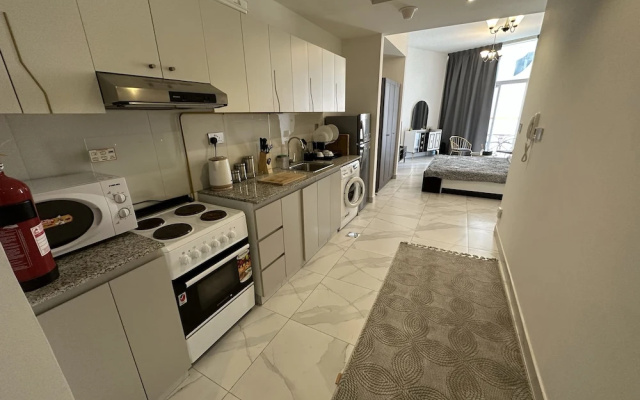 Master Piece - Elegant Studio With Canal View in Business Bay