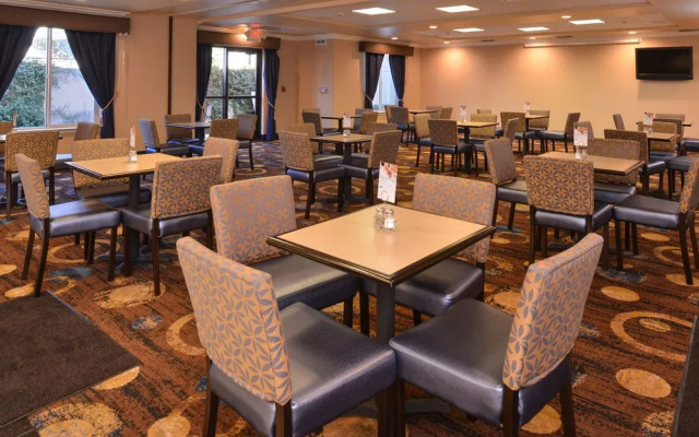 Holiday Inn Express & Suites Lathrop