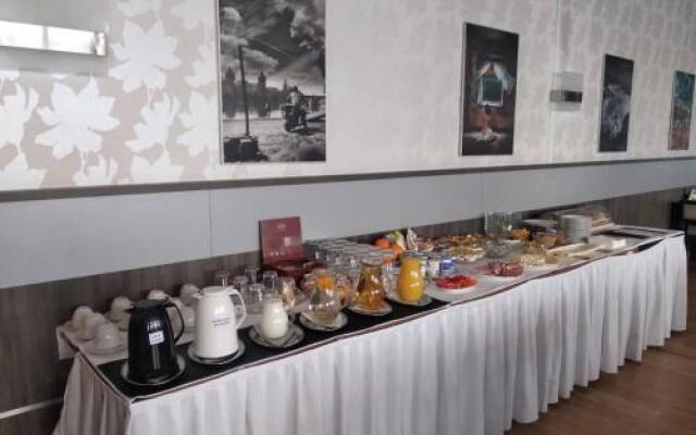 Hotel Monde