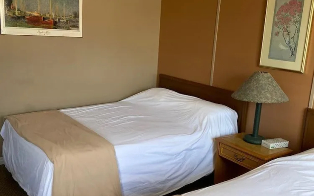 Ashern Motor Hotel