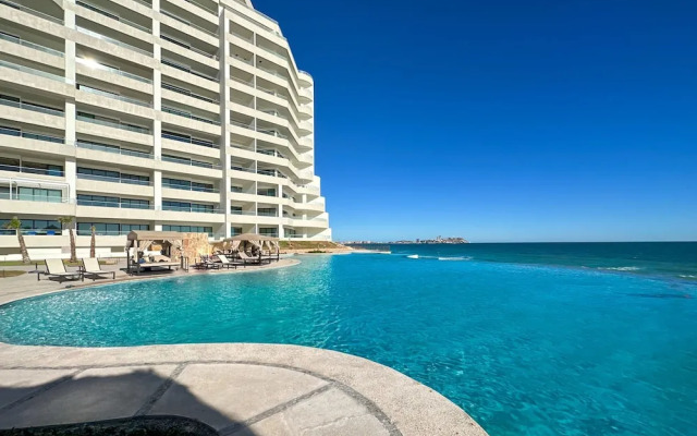 Beachtop Haven 2BR Condo at Iconic Sandy Beach