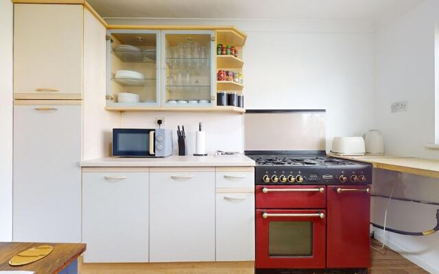 Entire 3 Bed Home in Basildon Sleeps up to 6