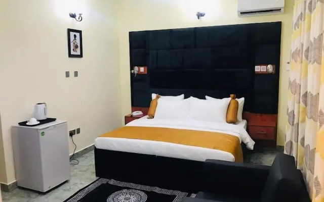 King Dee Suites and Apartments