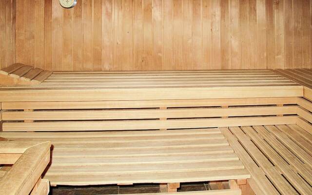 Spacious Holiday Home With Balcony, Sauna, Parking