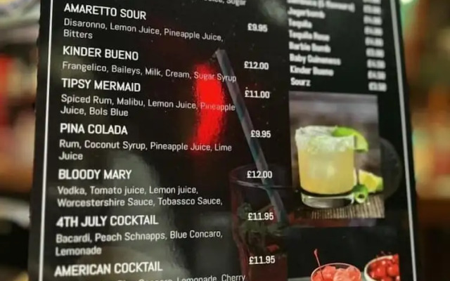 Ooters at The Mariner