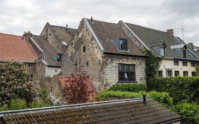 The Maastricht Treat(-y) Town House