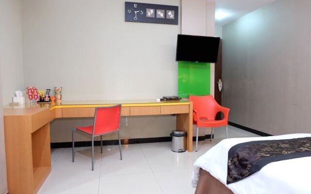 ZEN Rooms Basic D Rainbow near Royal Plaza