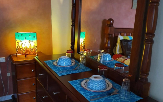 JUST-4-YOU! amazing sea views, WIFI, fullly air-conditioned, king bed