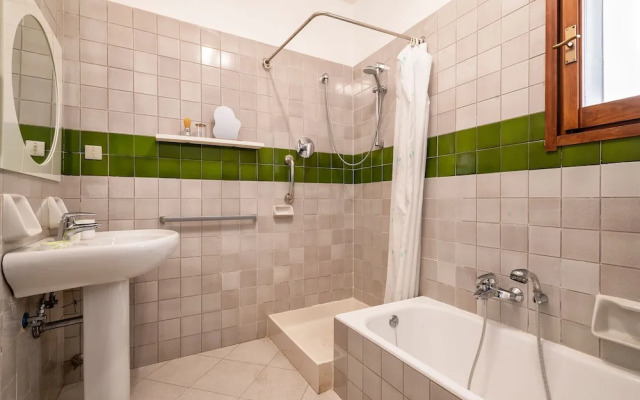 Sardinia Re - Shuluq 6