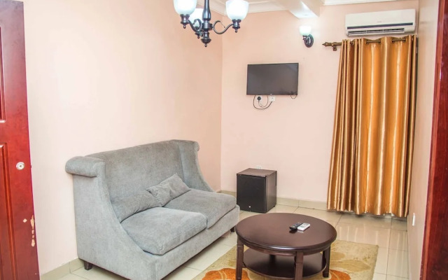 Royal Crest Hotel & Suites