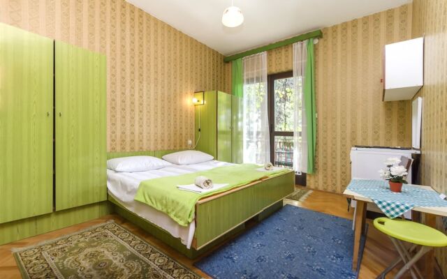 Rooms Summer Tree