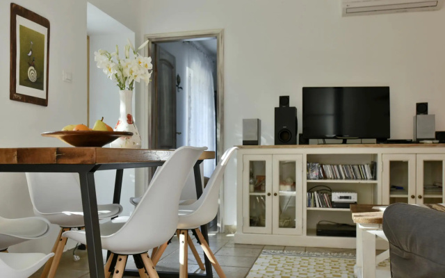 Dol in Postira with 3 bedrooms and 2 bathrooms