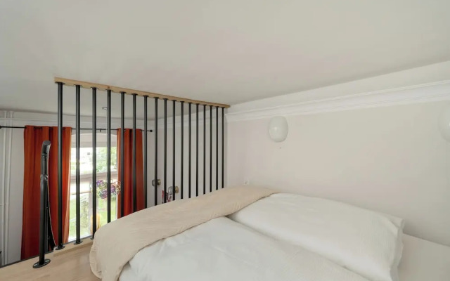Apartment With Mezzanine by Renters