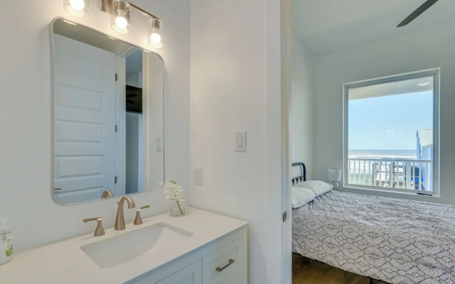 Modern Galveston Vacation Rental: Steps to Beach!
