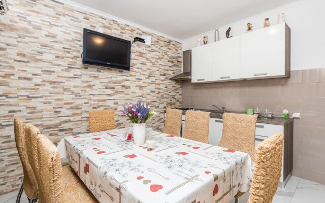 Nice Home in Pag With Wifi and 5 Bedrooms