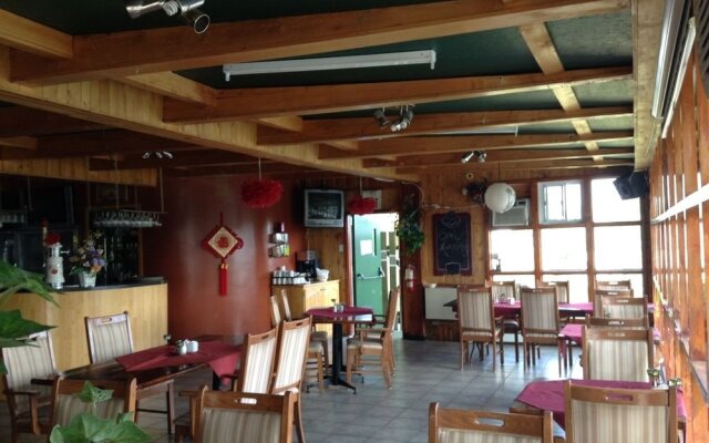 Sturgeon River Inn & Restaurant