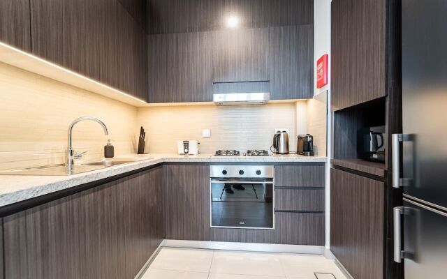 Luxury StayCation - Fancy Apartment Connected To Burj Khalifa