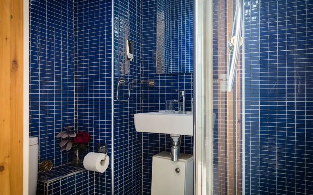 2-bed 2-bath in the Heart of London