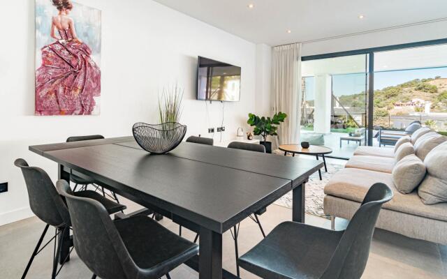 LAE7.BI- Apotel Estepona hills by roomservices