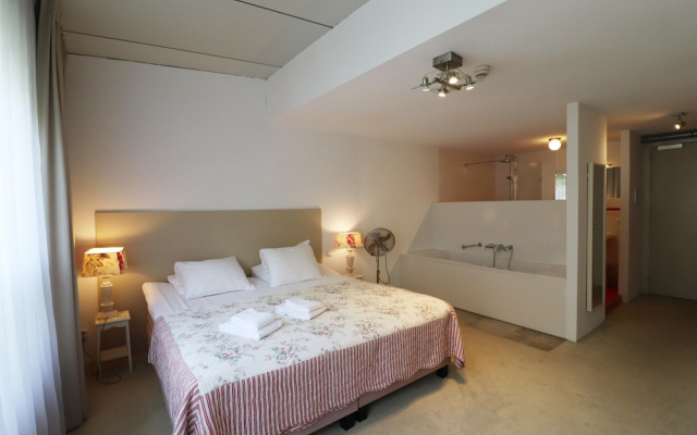 Spacious Group Stay in Teuge With Garden