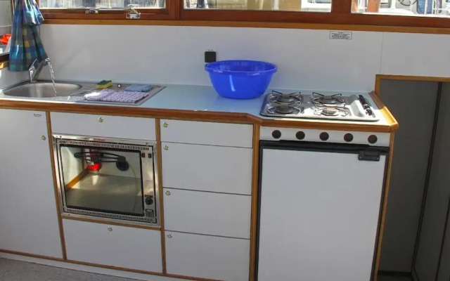 Boats & Yachts at Zehdenick Harbor by Kuhnle‑Tours