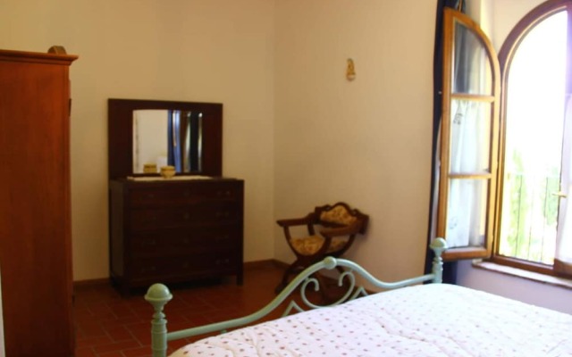 Farmhouse Living Amidst Vineyards