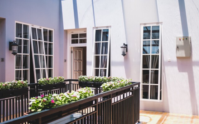 RedDoorz Premium near RS Pondok Indah