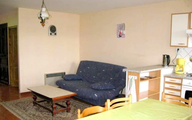 House With 2 Bedrooms in Saint-laurent-la-roche, With Enclosed Garden