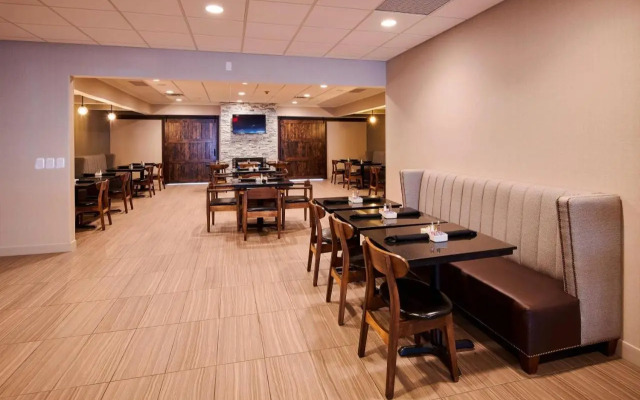 Clarion Hotel & Conference Ctr