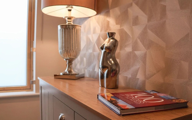 Woodbridge Penthouse
