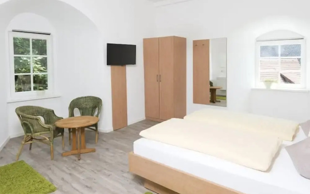 Hotel Garni BURG WALDENSTEIN