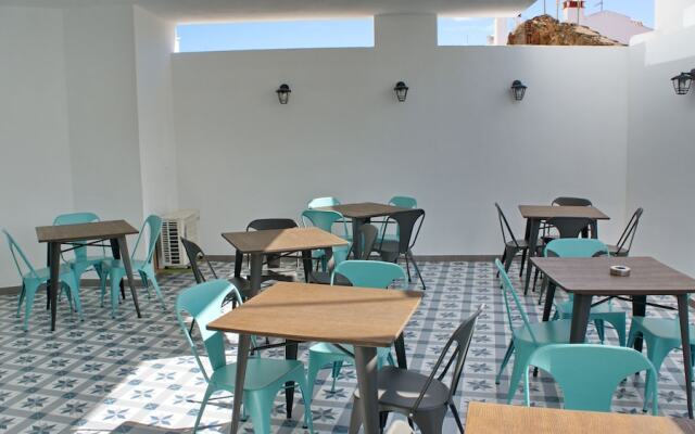 Top City Hostel & Suites