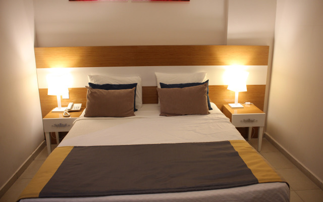 Side Legend Hotel