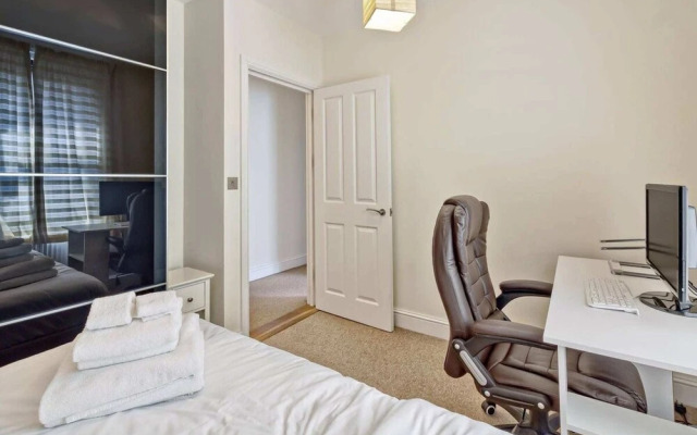 Stylish and Bright 3 Bedroom Duplex in North London