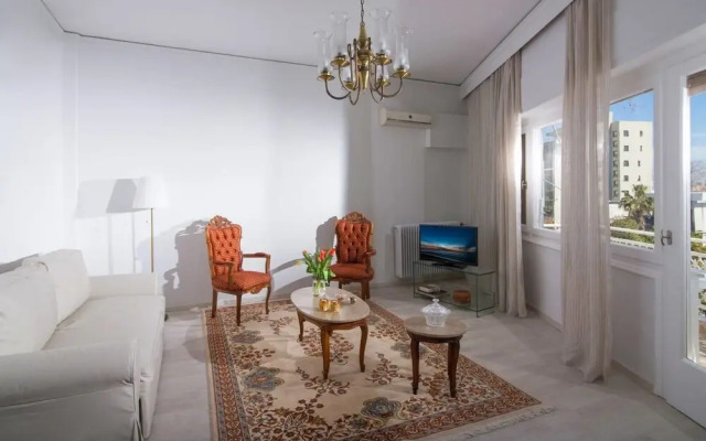 Bright stylish flat 10' walk to centre