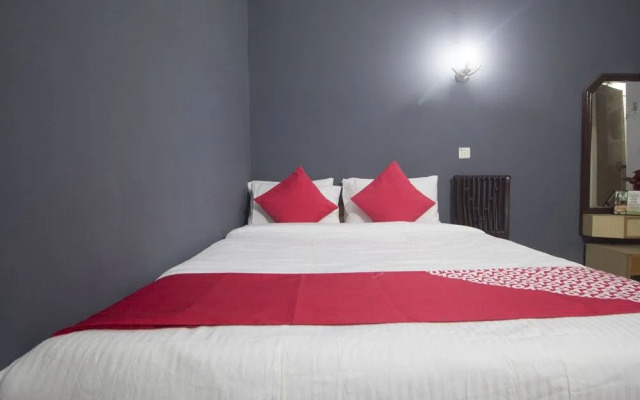 OYO 10695 Hotel Niladri Palace