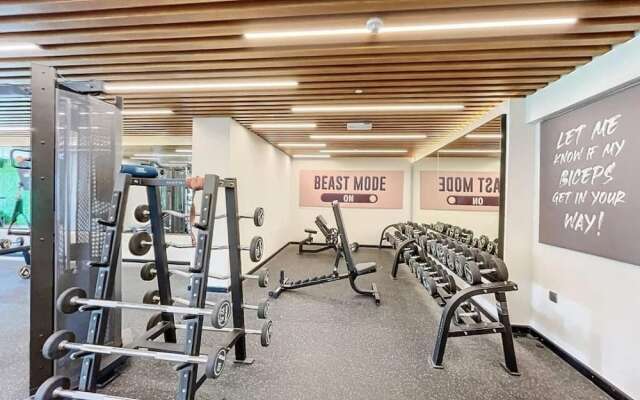 Whitesage - Sleek Studio With Canal View Near Metro