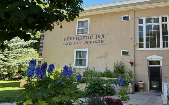 Riverside Hot Springs Inn & Spa - Adults Only
