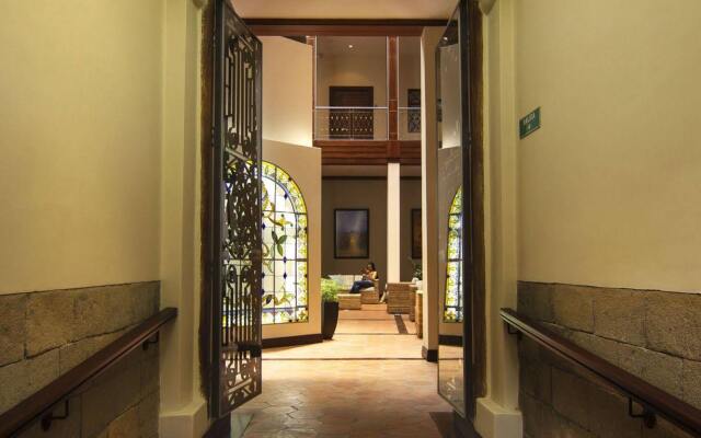 Parc Royale Suites Hotel