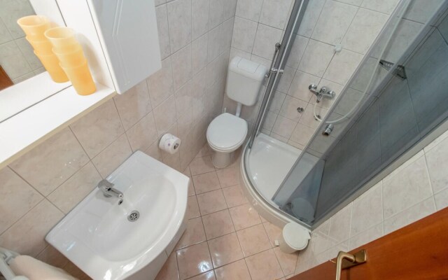 Amazing Apartment in Jadranovo With 2 Bedrooms and Wifi