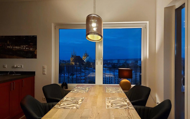 AT THE TOP - Penthouse über den Dächern der Stadt