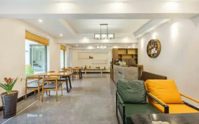 Jixi Xiaoyuan Homestay (Anji Longwangshan Drifting Store)