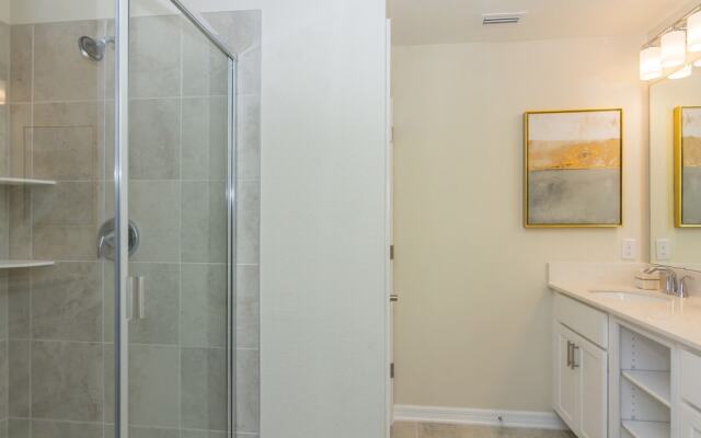 Fabulous Apartment with balcony at Storey Lake 272977