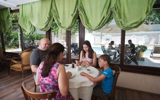 Triana Hotel